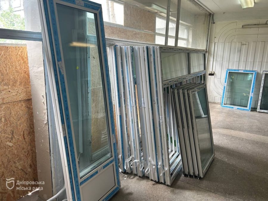 Дніпрі відновлюють корпус УДУНТ, пошкоджений внаслідок російських обстрілів