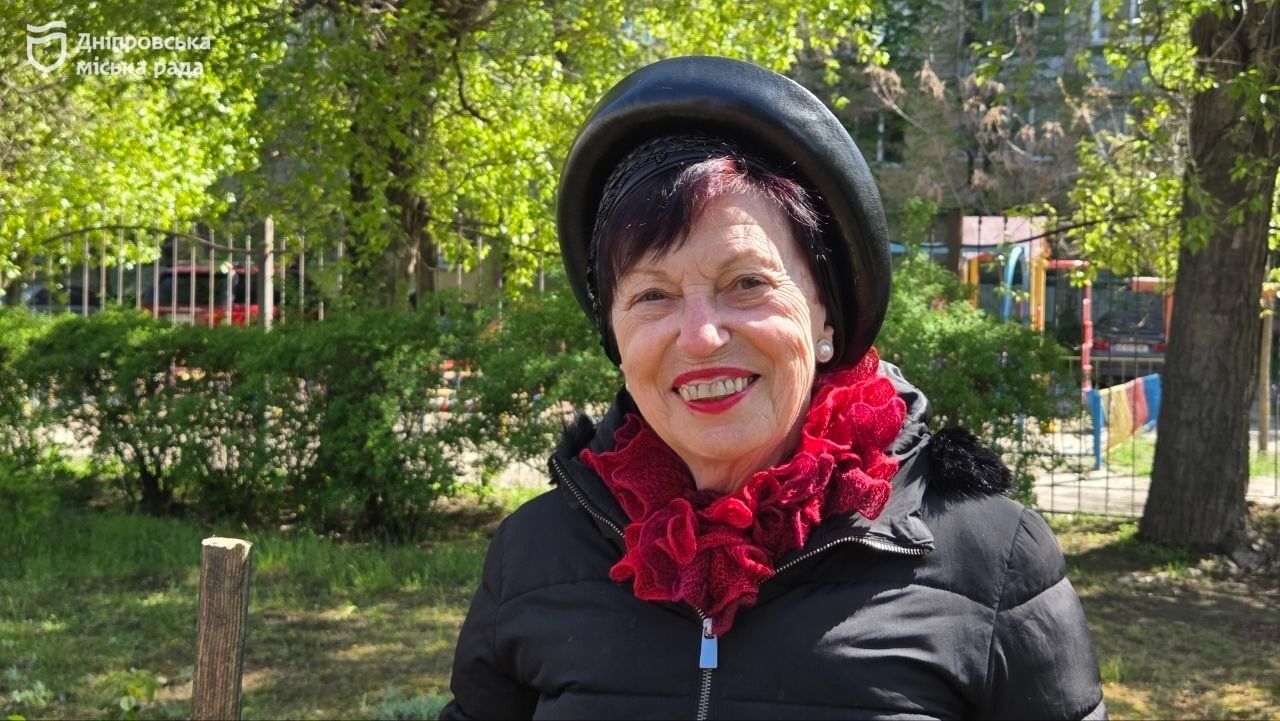 Підопічні та працівники терцентру Дніпра разом прикрасили прилеглу територію квітами та впорядкували зелені зони - 22.04.2026