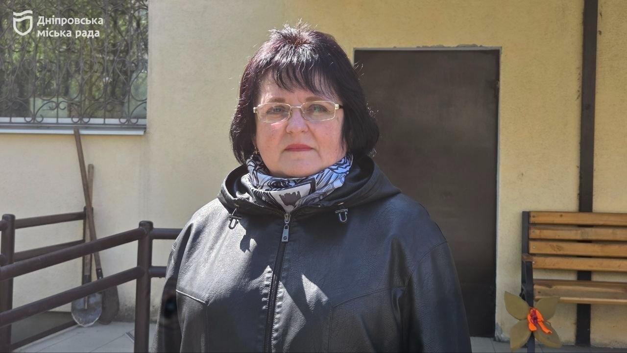 Підопічні та працівники терцентру Дніпра разом прикрасили прилеглу територію квітами та впорядкували зелені зони - 22.04.2026