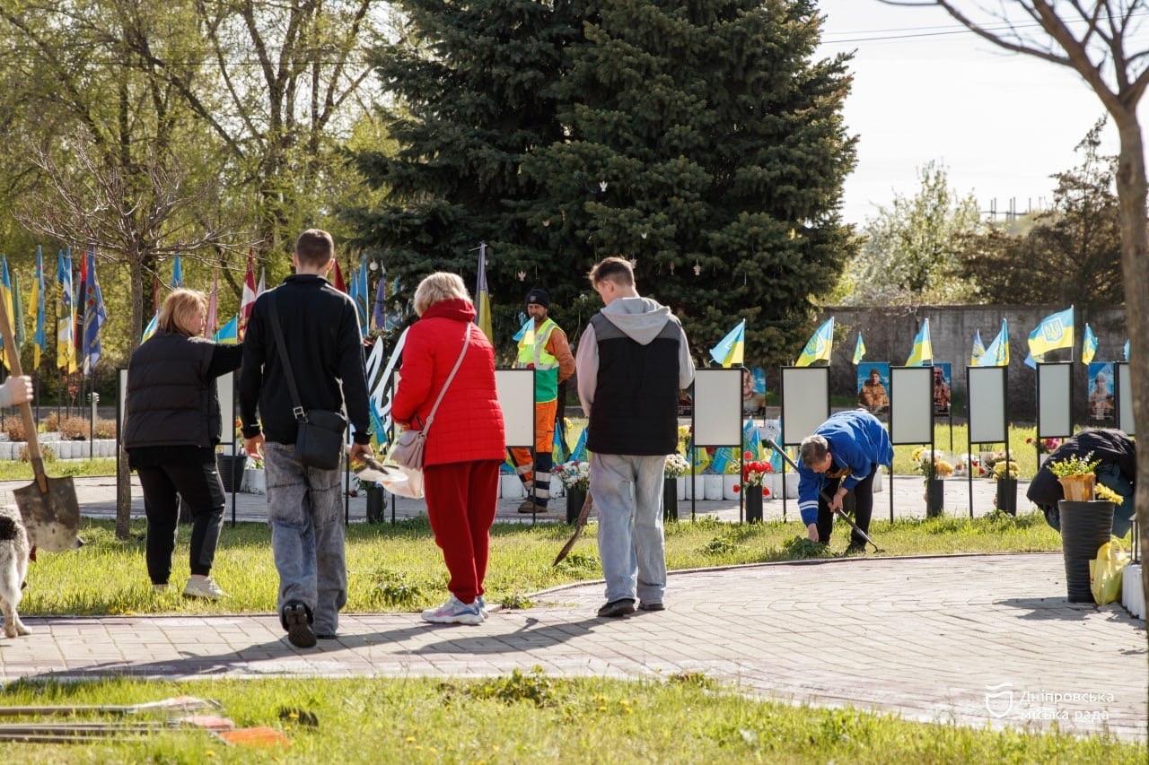 У Дніпрі стартували весняні толоки #Дніпро_квітучий: містяни прибирають двори, сквери та берегову лінію - 25.04.2026