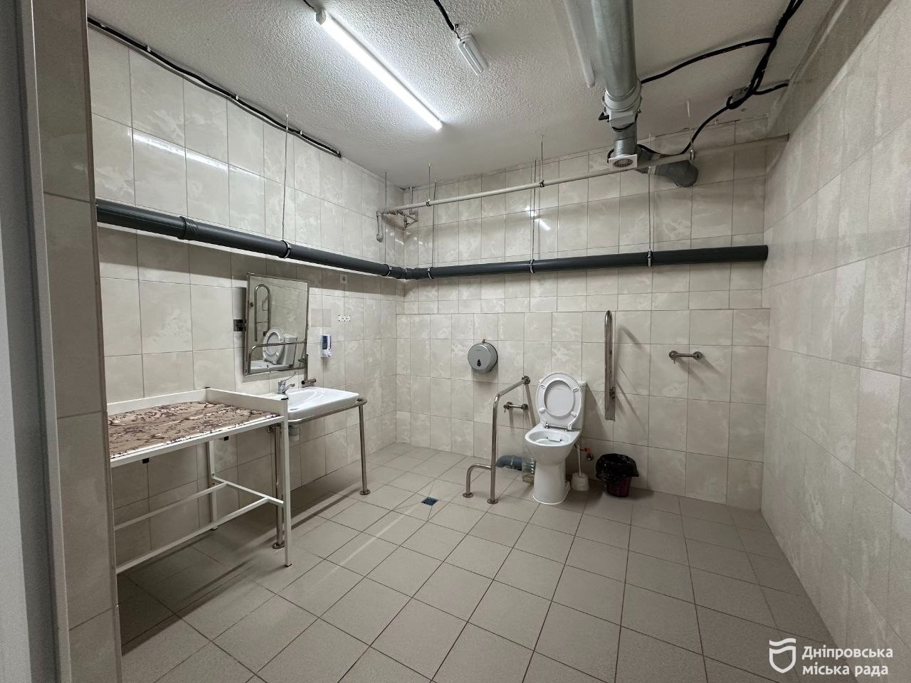 Пандуси, ліфти та шрифт Брайля: як у Дніпрі для людей з інвалідністю організовано доступ до медичних закладів - 26.04.2026