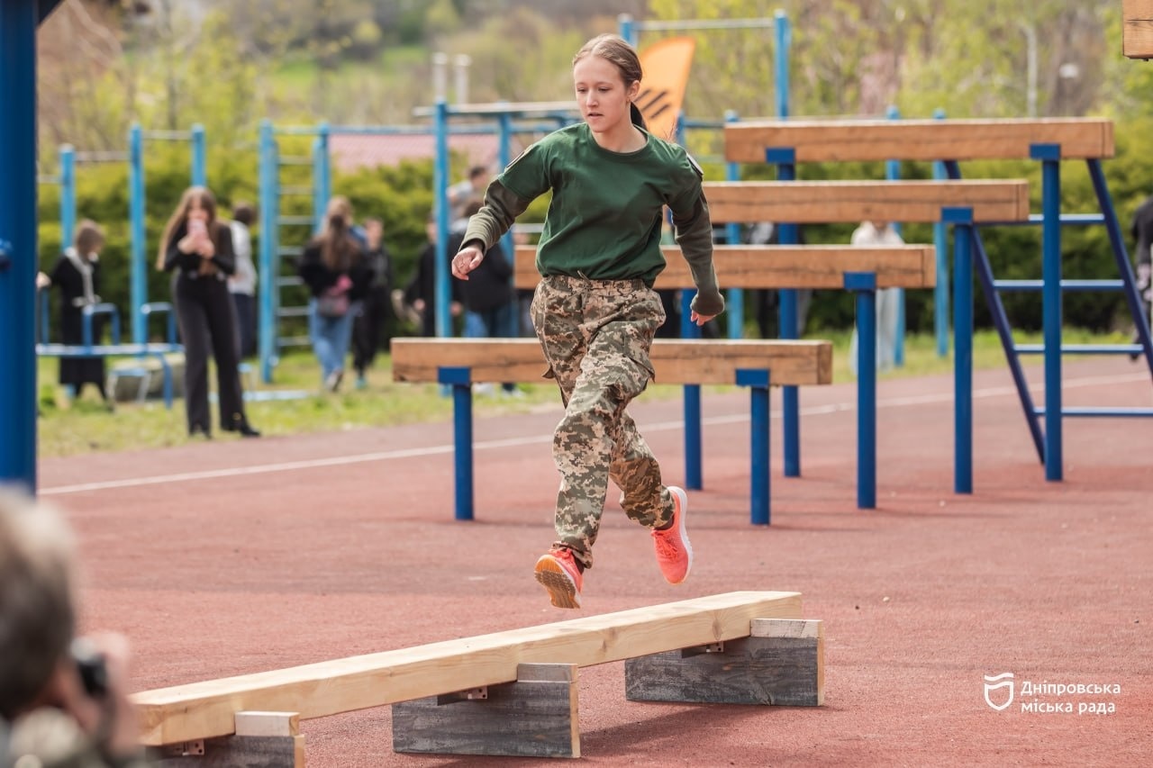 Тактична медицина, розбір автомату, смуга перешкод. У Дніпрі пройшов фінал міської комбінованої військово-прикладної гри «Дніпро. Гарт» - 28.04.2026