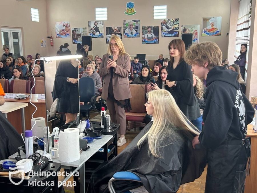 У Дніпрі майбутні перукарі змагалися у батлі серед студентів закладів професійної освіти - 29.04.2026