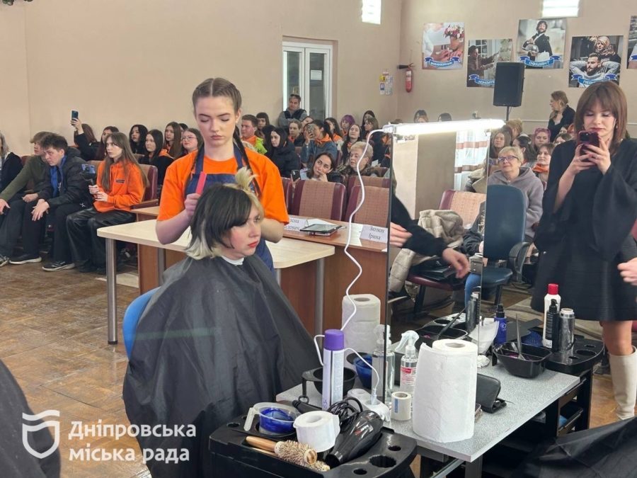 У Дніпрі майбутні перукарі змагалися у батлі серед студентів закладів професійної освіти - 29.04.2026