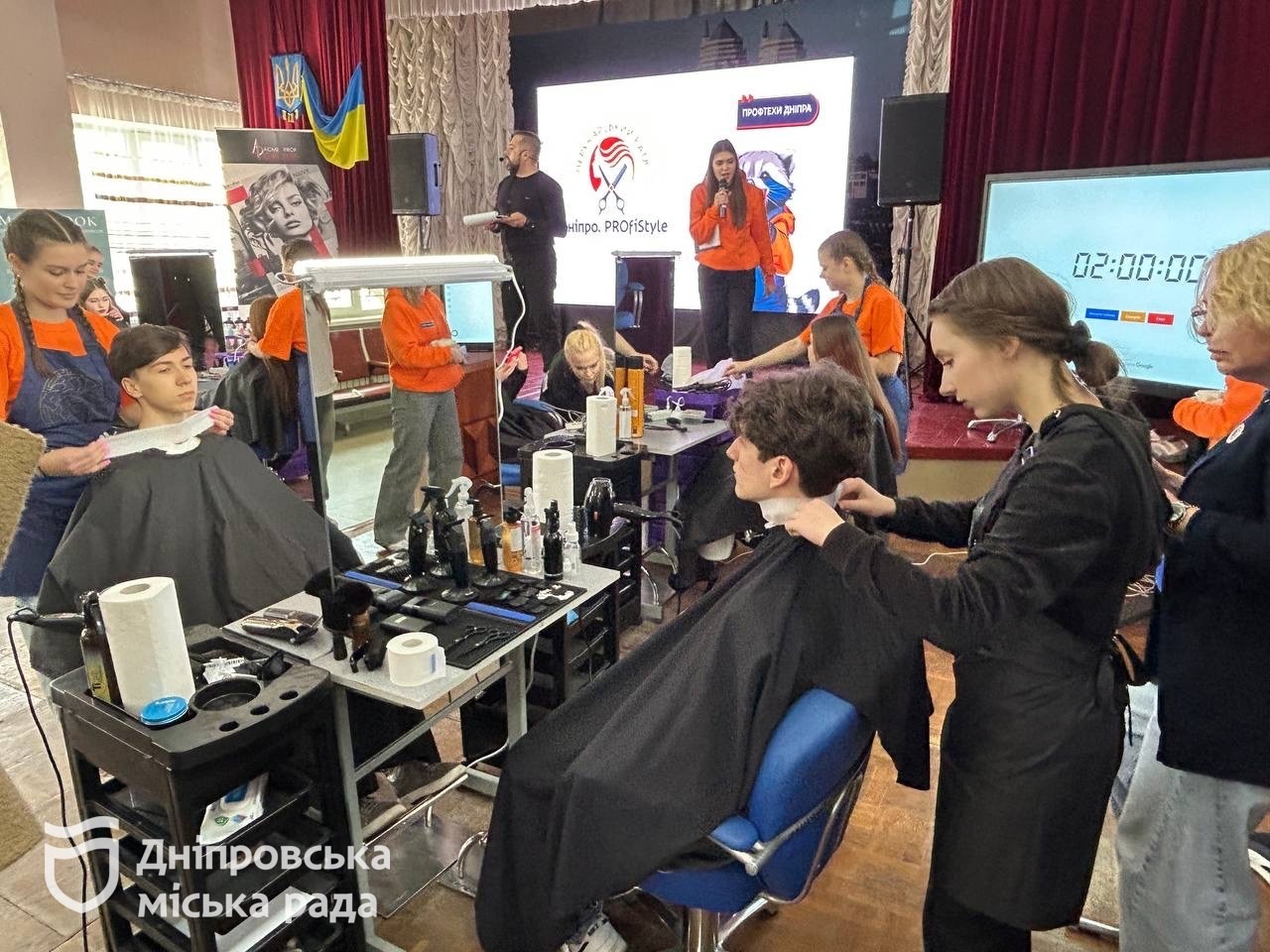 Битва профтехів. У Дніпрі майбутні перукарі змагалися у професійному батлі