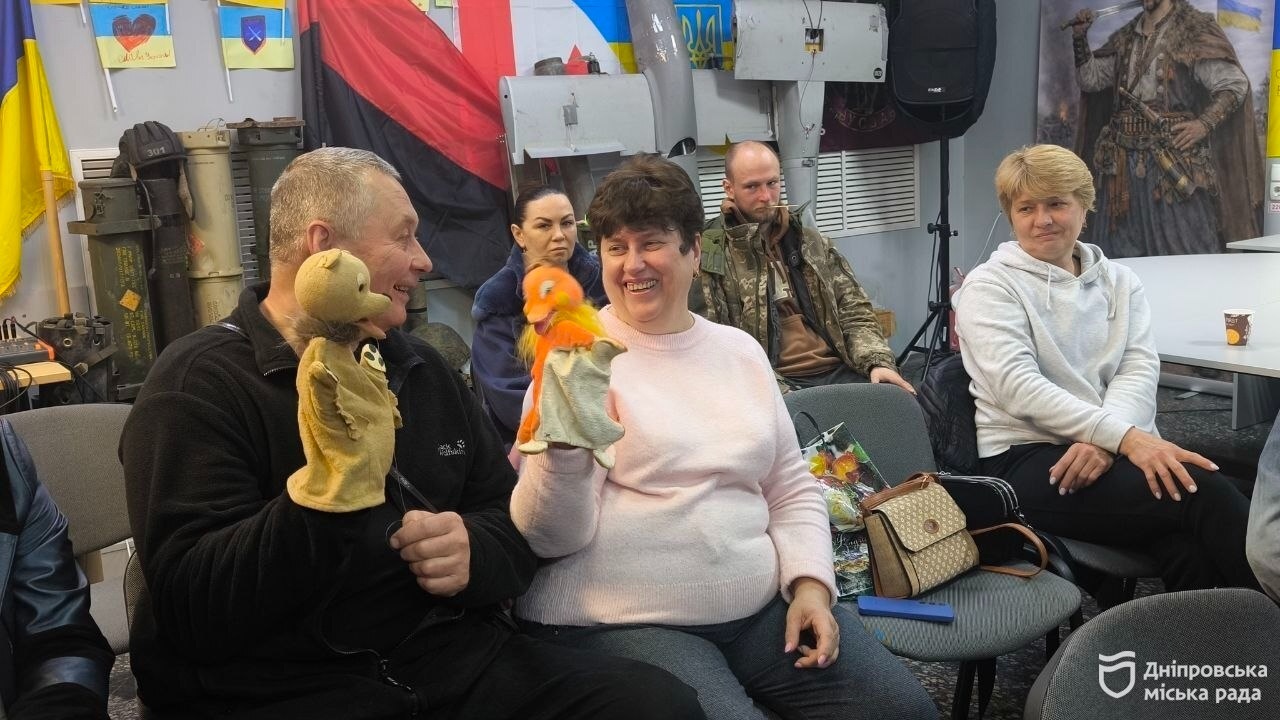 Лялькотерапія для ветеранів. У Дніпрі впроваджують нові підходи до реабілітації військових