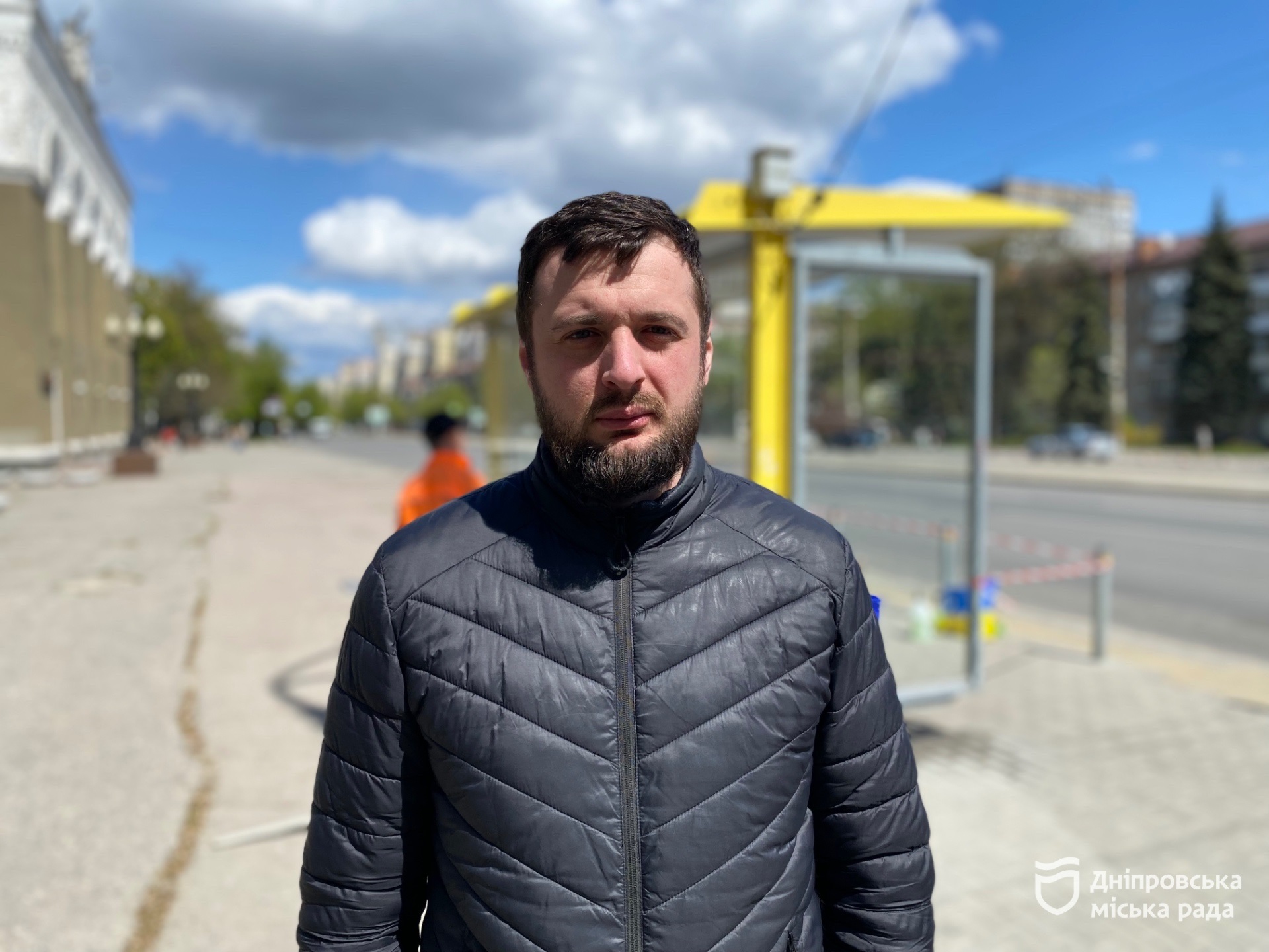 #Чистий_Дніпро: у мегаполісі розпочали мити зупинки громадського транспорту - 30.04.2026