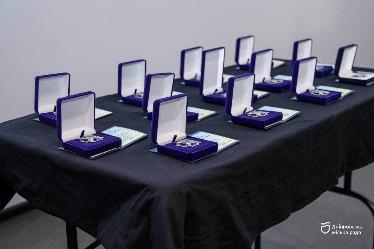 У Дніпрі вручили медалі «Захисник Вітчизни» родинам полеглих військових, пам’ять про яких увічнена на платформі «В!ЙНА» - 30.04.2026