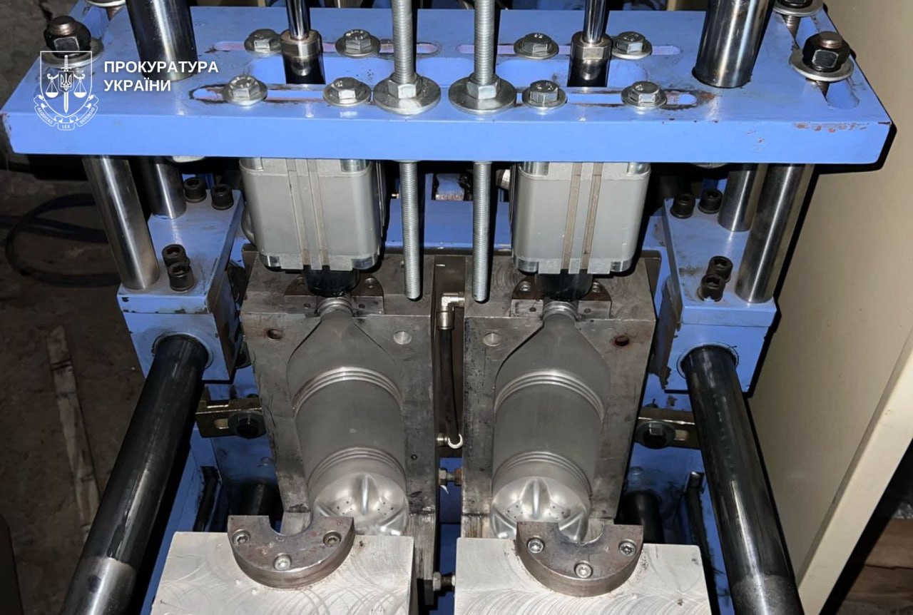 Виготовляли та збували контрафактний алкоголь: на Дніпропетровщині судитимуть п’ятьох учасників групи