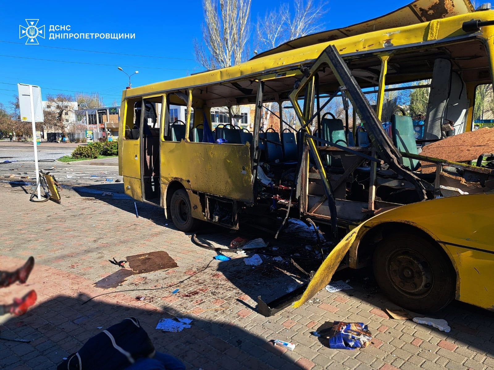 Удар по пасажирському автобусу в Нікополі: загинули троє людей, є поранені
