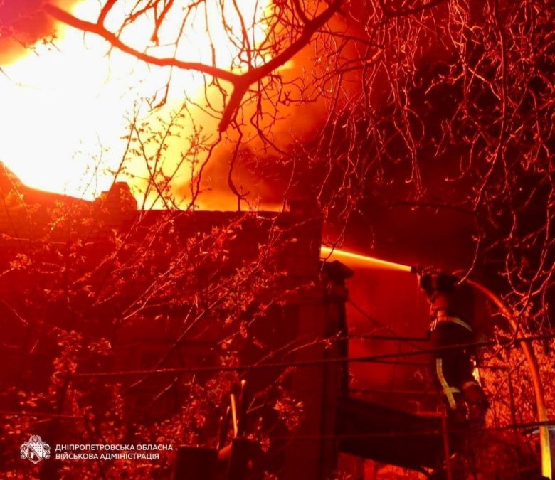 Ворог атакував три райони Дніпропетровщини: є поранений