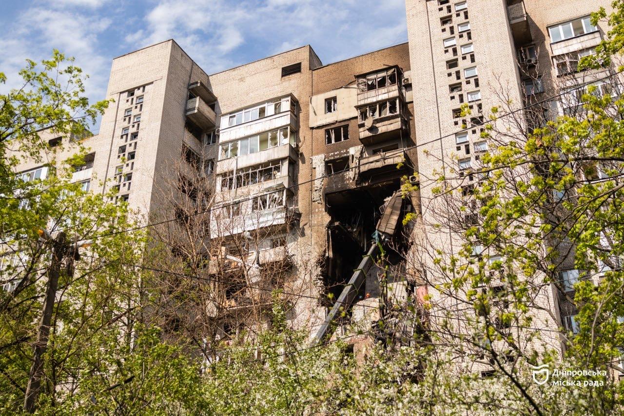 У Дніпрі 23 квітня внаслідок нічної атаки рф зафіксовано пошкодження цивільної інфраструктури на кількох локаціях