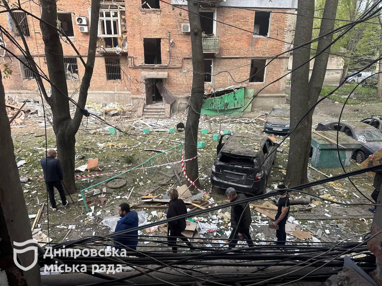 У Дніпрі внаслідок нічної атаки рф загинули п’ятеро людей, 21 людина постраждала. Ліквідація наслідків триває