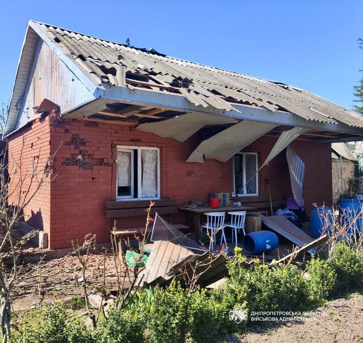 Троє людей поранено в Нікополі під час ворожих обстрілів, серед них 1,5-річна дівчинка - 06.04.2026