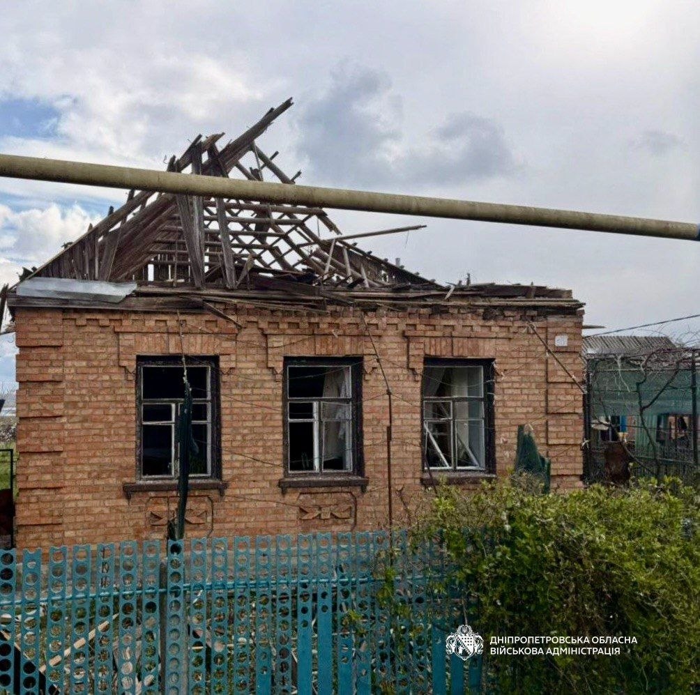 Двоє людей дістали поранень: майже 60 разів ворог атакував три райони Дніпропетровщини - 09.04.2026 