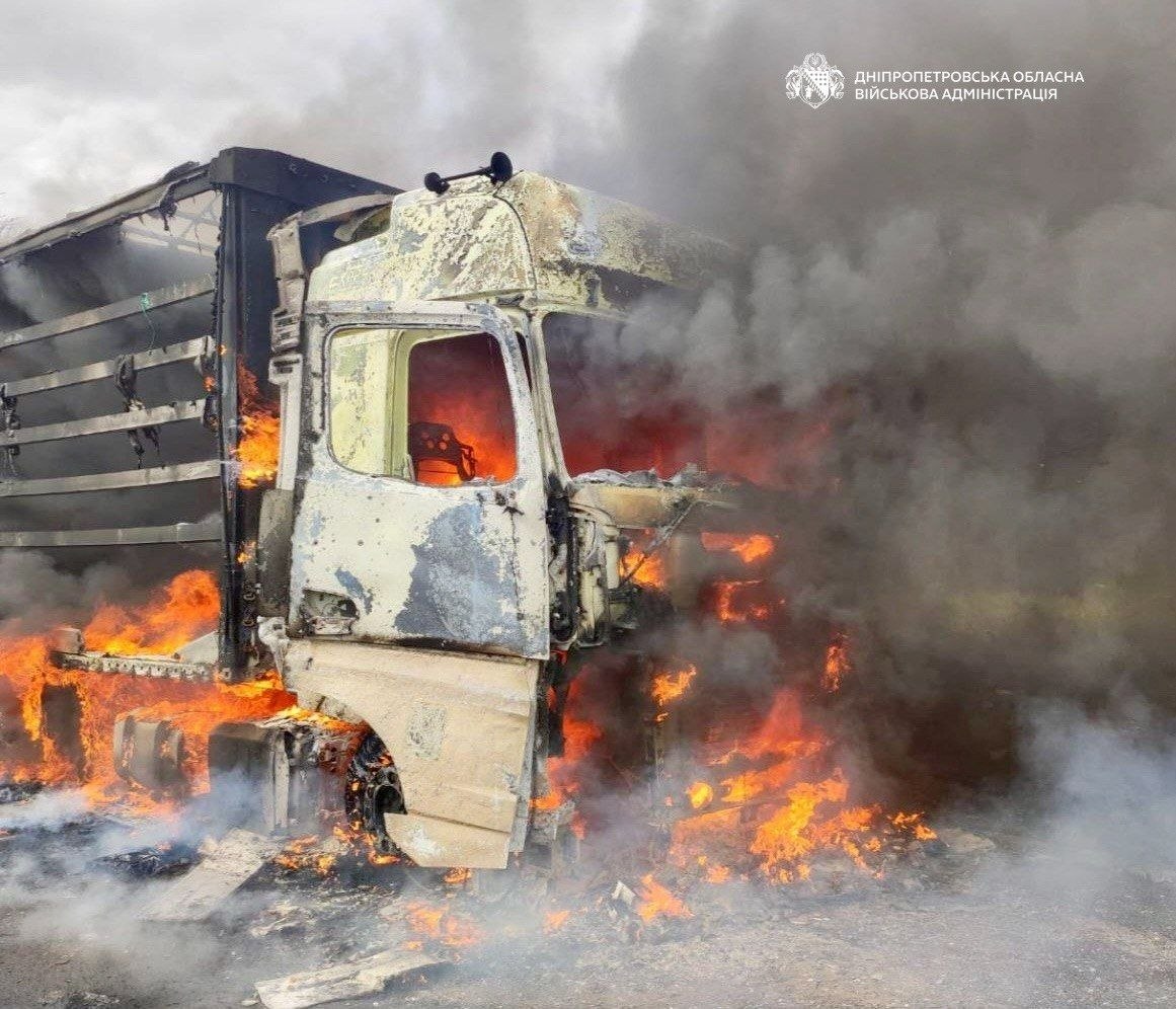 Одна людина дістала поранень: понад 60 разів ворог атакував два райони Дніпропетровщини - 11.04.2026