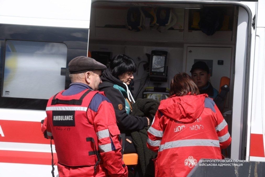 У Дніпрі внаслідок атаки рф до міської лікарні звернулись одинадцять людей: вони отримують медичну допомогу