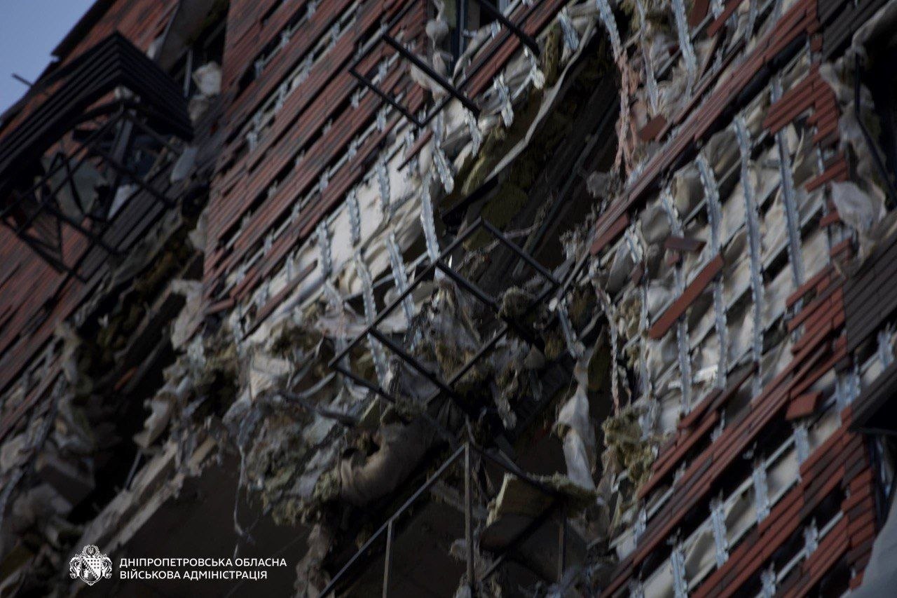 Ворог вдарив безпілотниками по Дніпру та Нікопольщині: троє травмованих - 15.04.2026 