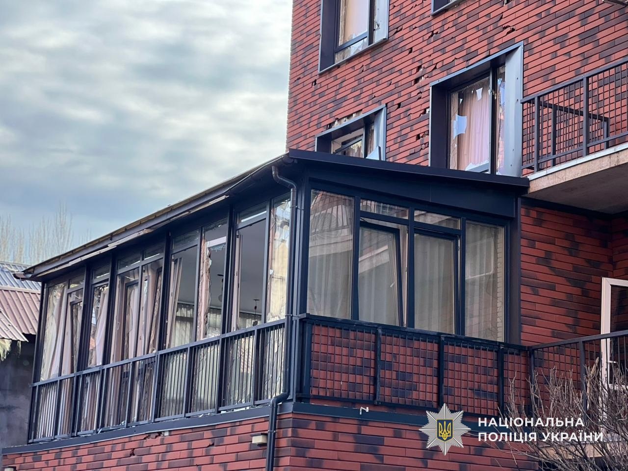 У Дніпрі розгорнули пункт прийому заяв після ворожого удару - 15.04.2026