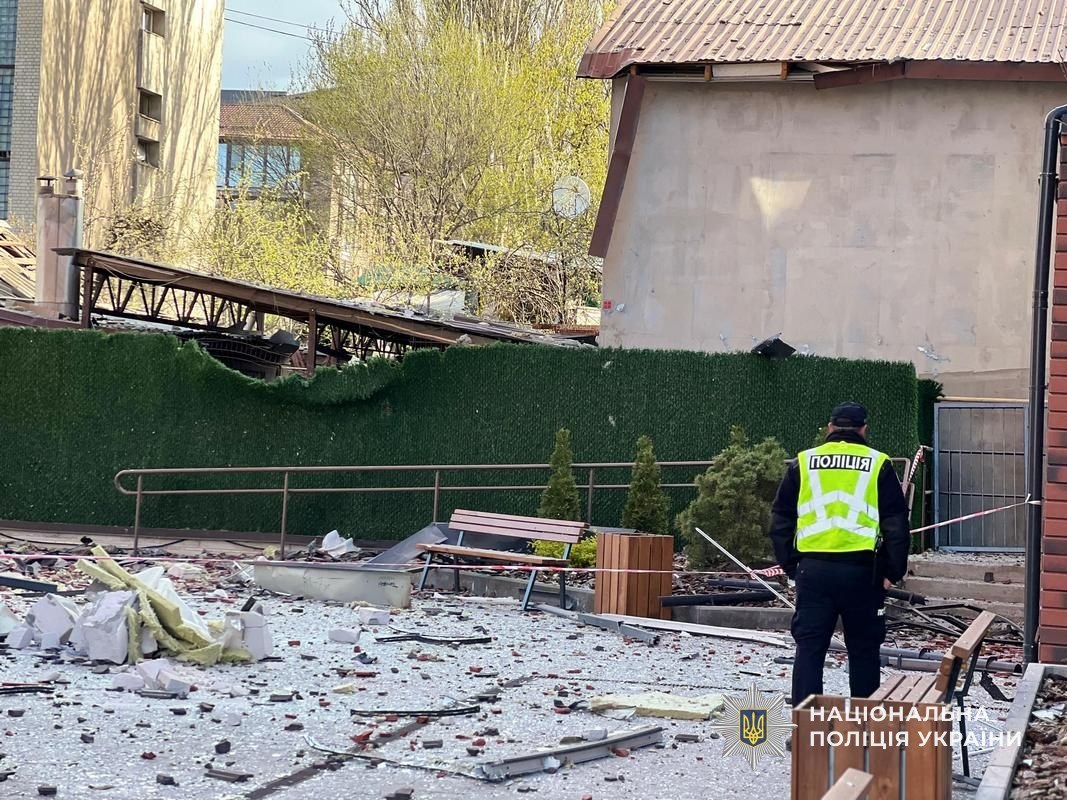 У Дніпрі розгорнули пункт прийому заяв після ворожого удару - 15.04.2026