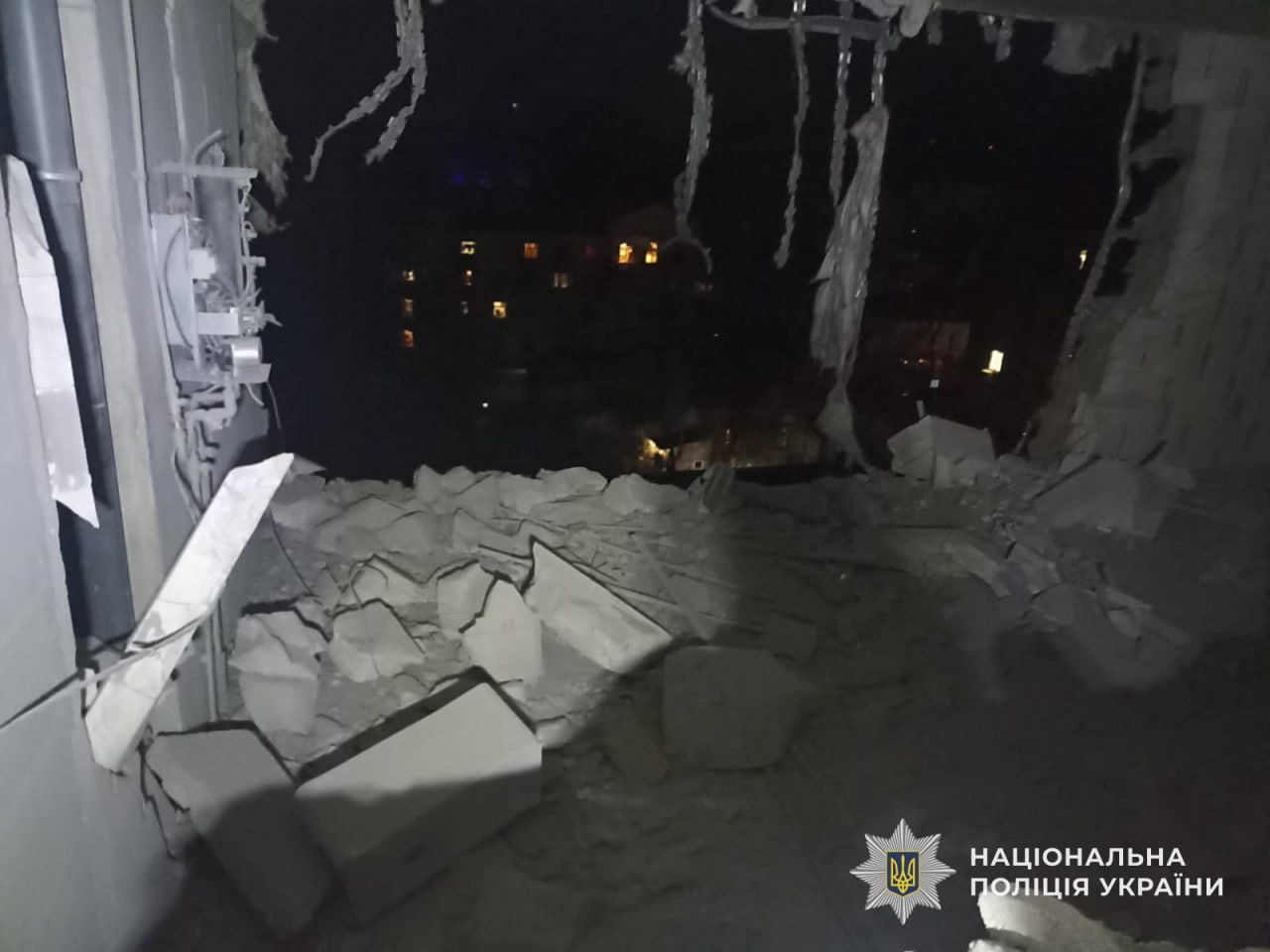 У Дніпрі розгорнули пункт прийому заяв після ворожого удару - 15.04.2026