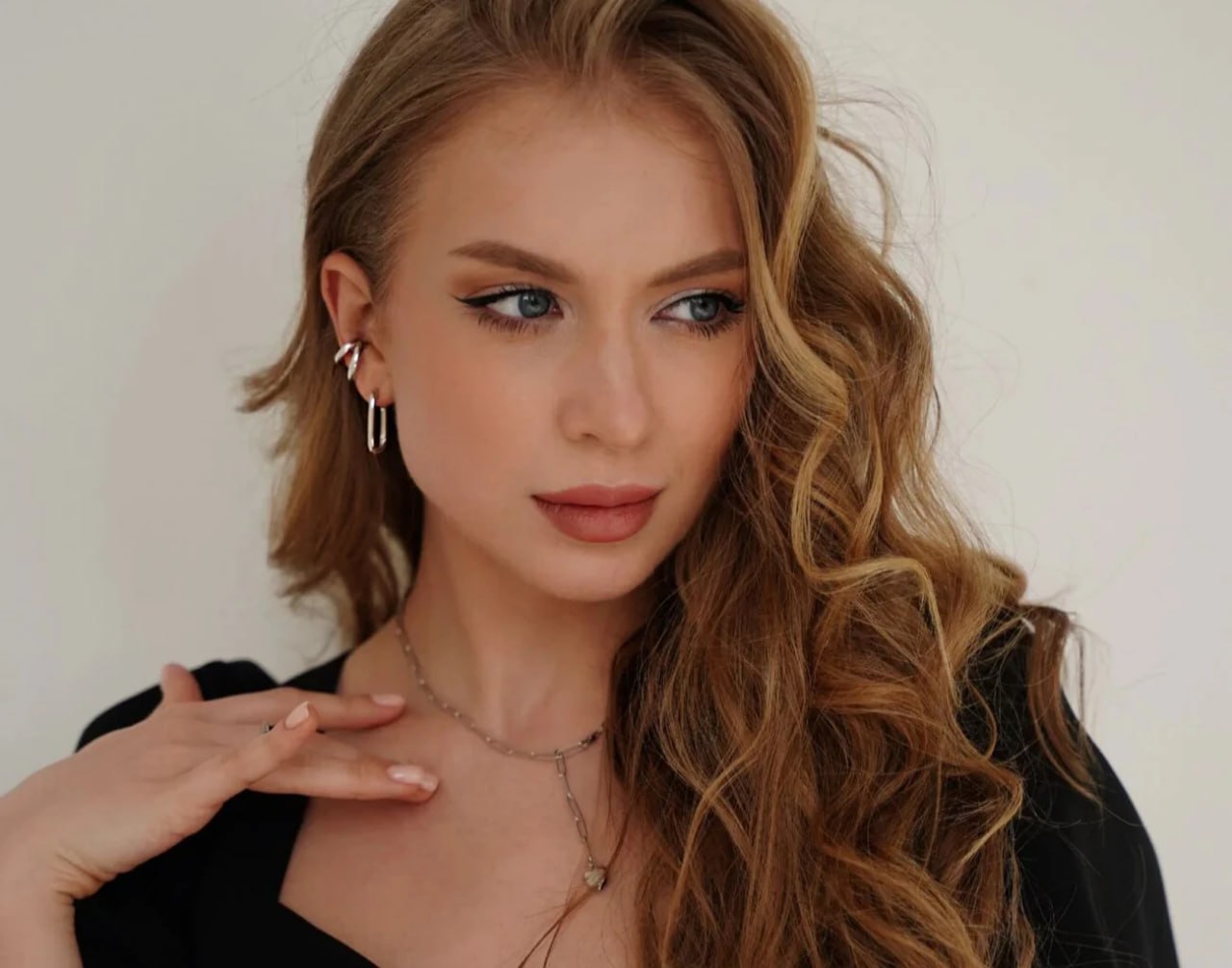 Кафи, які хочеться носити щодня: новий погляд на срібні прикраси у 2026