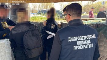 Патрульна у Кривому Розі обіцяла за $3 тис. «вирішити питання» щодо фіктивного поновлення на службі військового СЗЧ - 20.04.2026