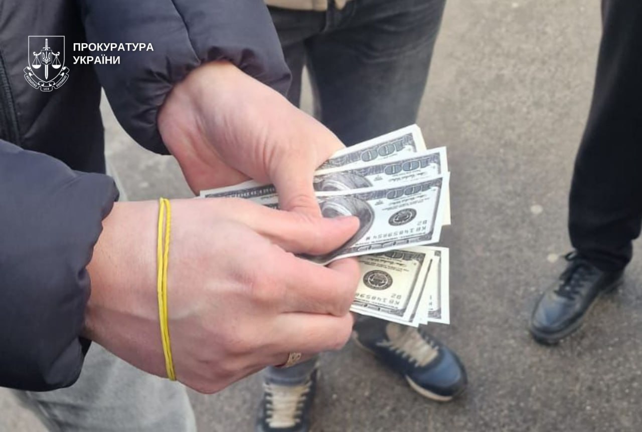 15 тисяч доларів за фіктивний діагноз: у Кривому Розі судитимуть «рішалу», який обіцяв відстрочку від мобілізації - 23.04.2026