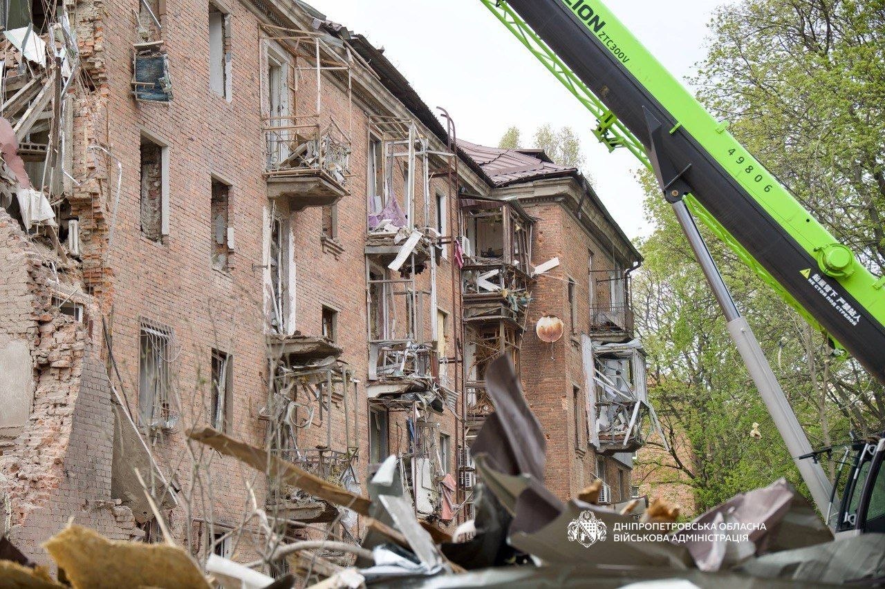 росіяни 20 годин атакували Дніпро ракетами і дронами: загинули 6 людей, 47 – поранені - 25.04.2026