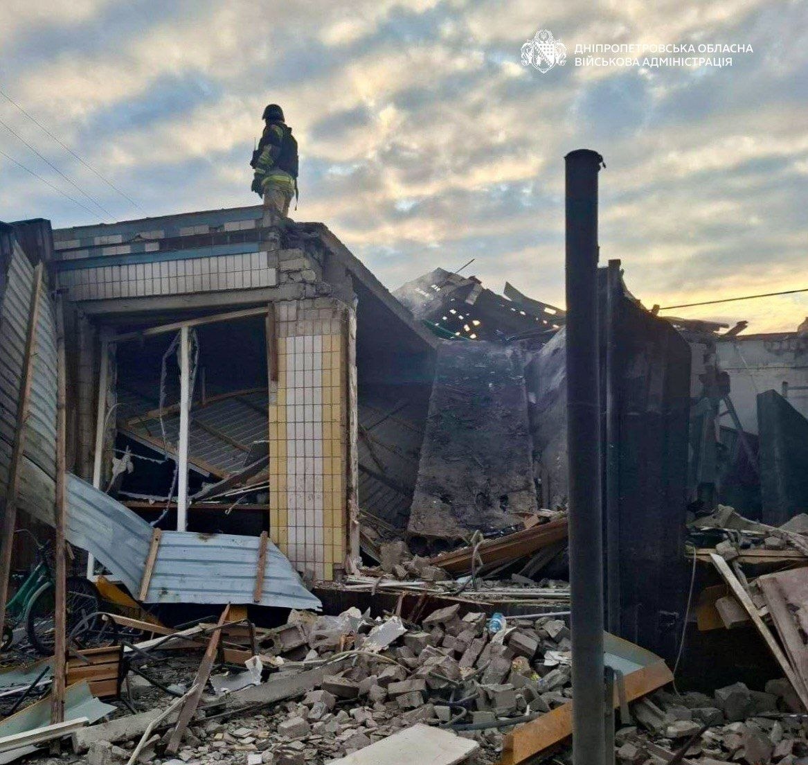 Одна людина загинула, четверо поранені: ворог атакував чотири райони Дніпропетровщини - 26.04.2026