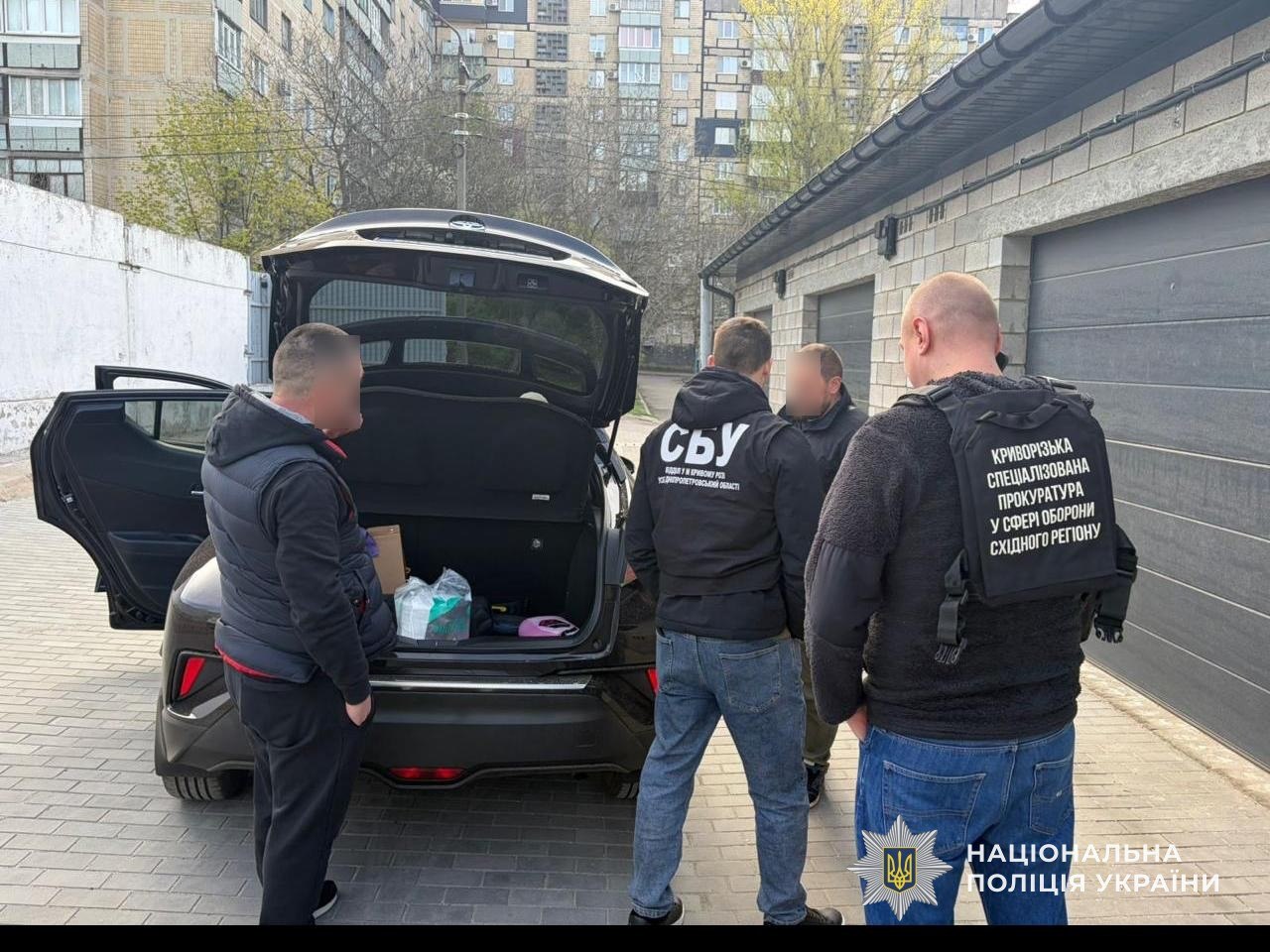 На Дніпропетровщині затримали організаторів схеми незаконного звільнення військових - 28.04.2026