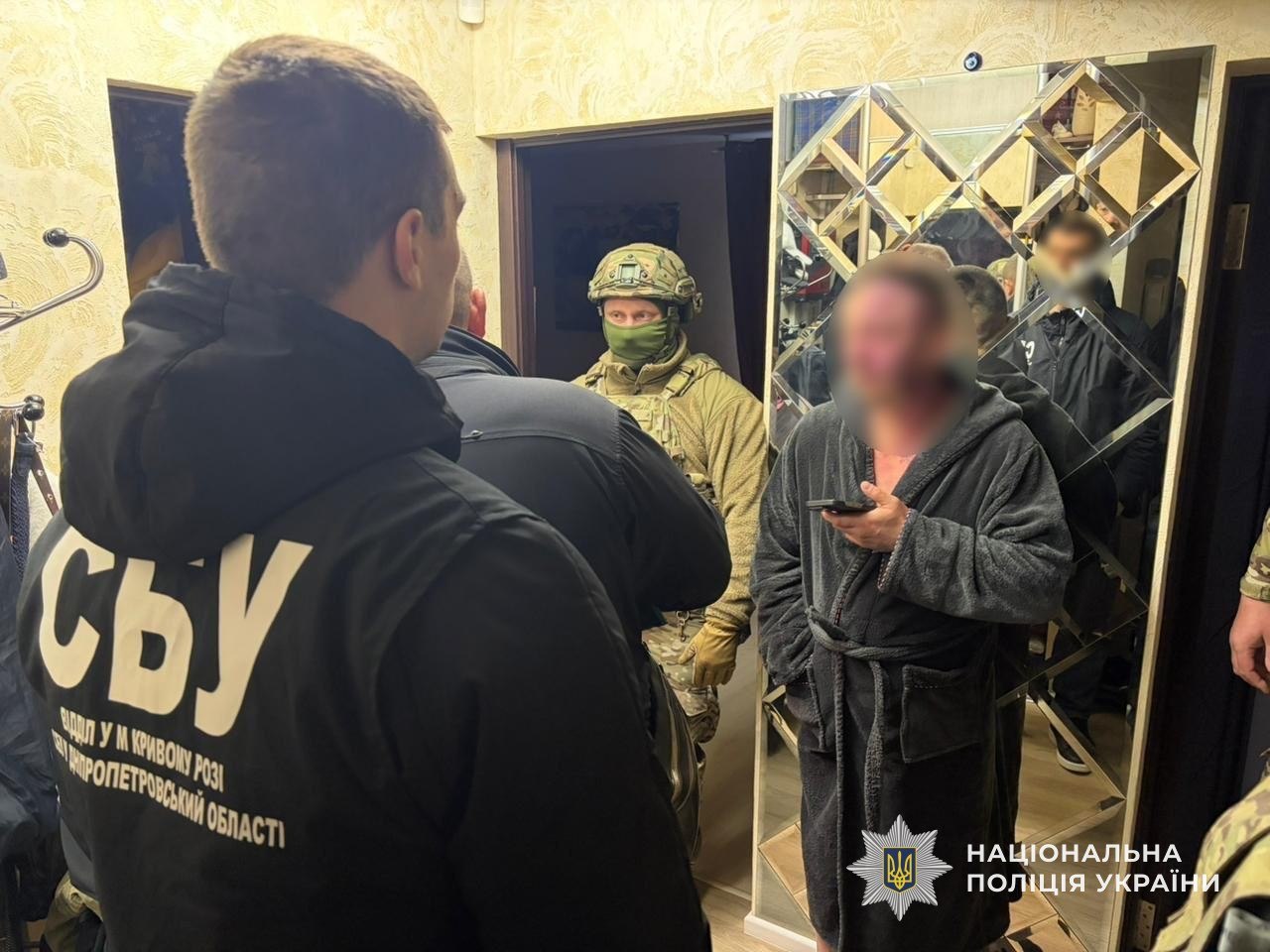 На Дніпропетровщині затримали організаторів схеми незаконного звільнення військових - 28.04.2026