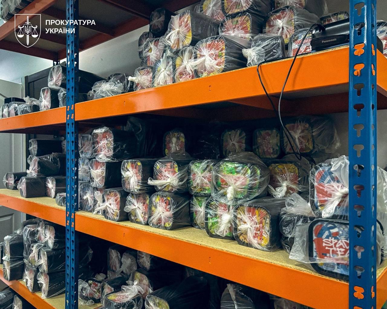 Продавали психотропні речовини, обіг яких заборонений в Україні, під виглядом сувенірів