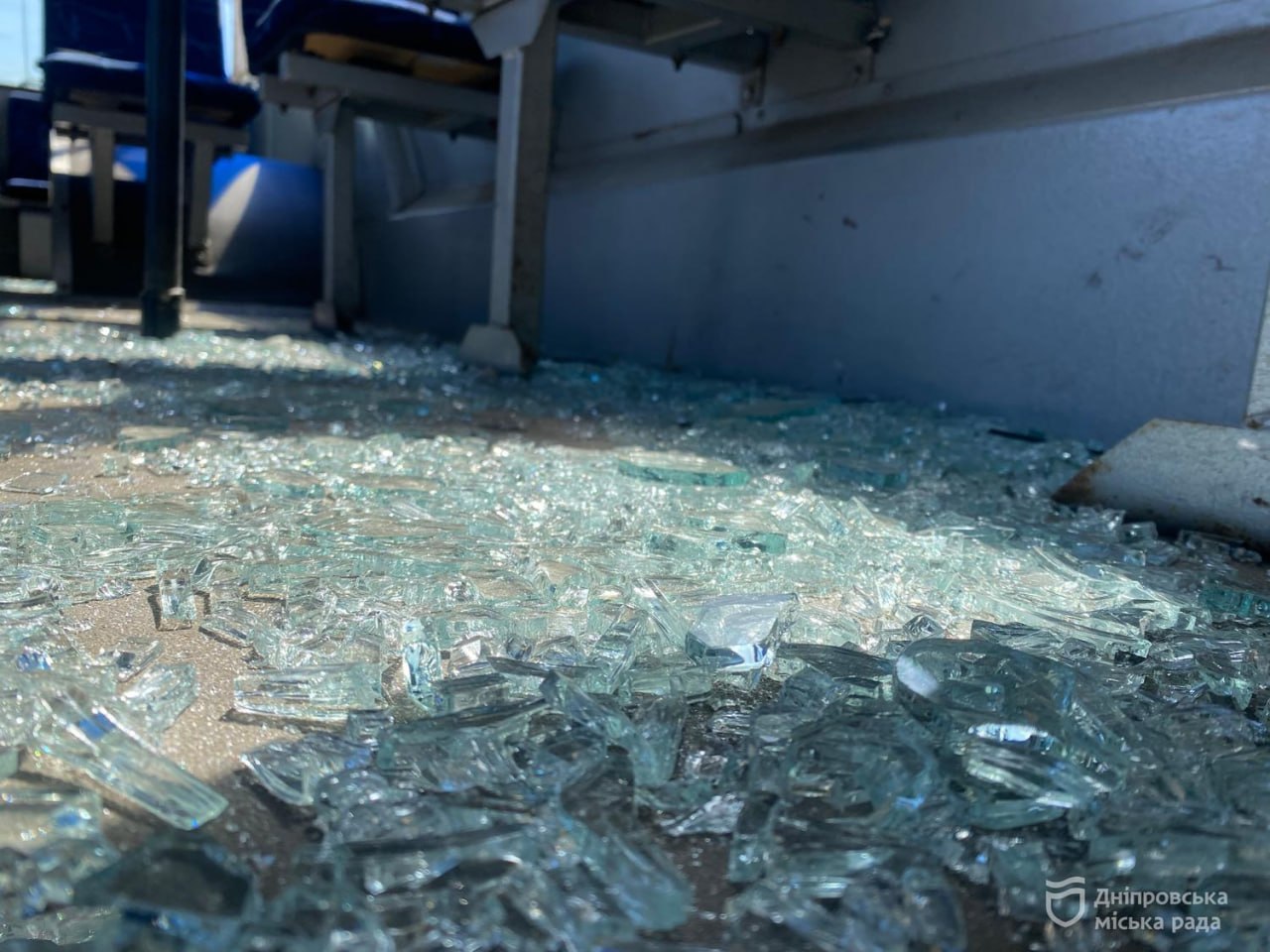 Дніпро ліквідовує наслідки ворожої атаки 17 квітня на транспортну інфраструктуру