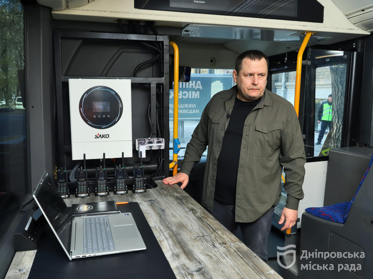 Філатов показав «автобус-штаб» у Дніпрі та розповів про ліквідацію наслідків атак