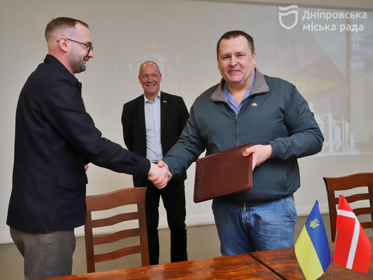 Філатов зустрівся з послом Данії — країни, що надає приголомшливі 3,25 % власного ВВП для допомоги Україні у протистоянні російській агресії