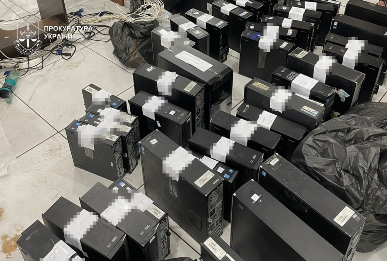 Обкрадав українців на «ставках»: з Німеччини екстрадували фігуранта шахрайської схеми з Кривого Рогу