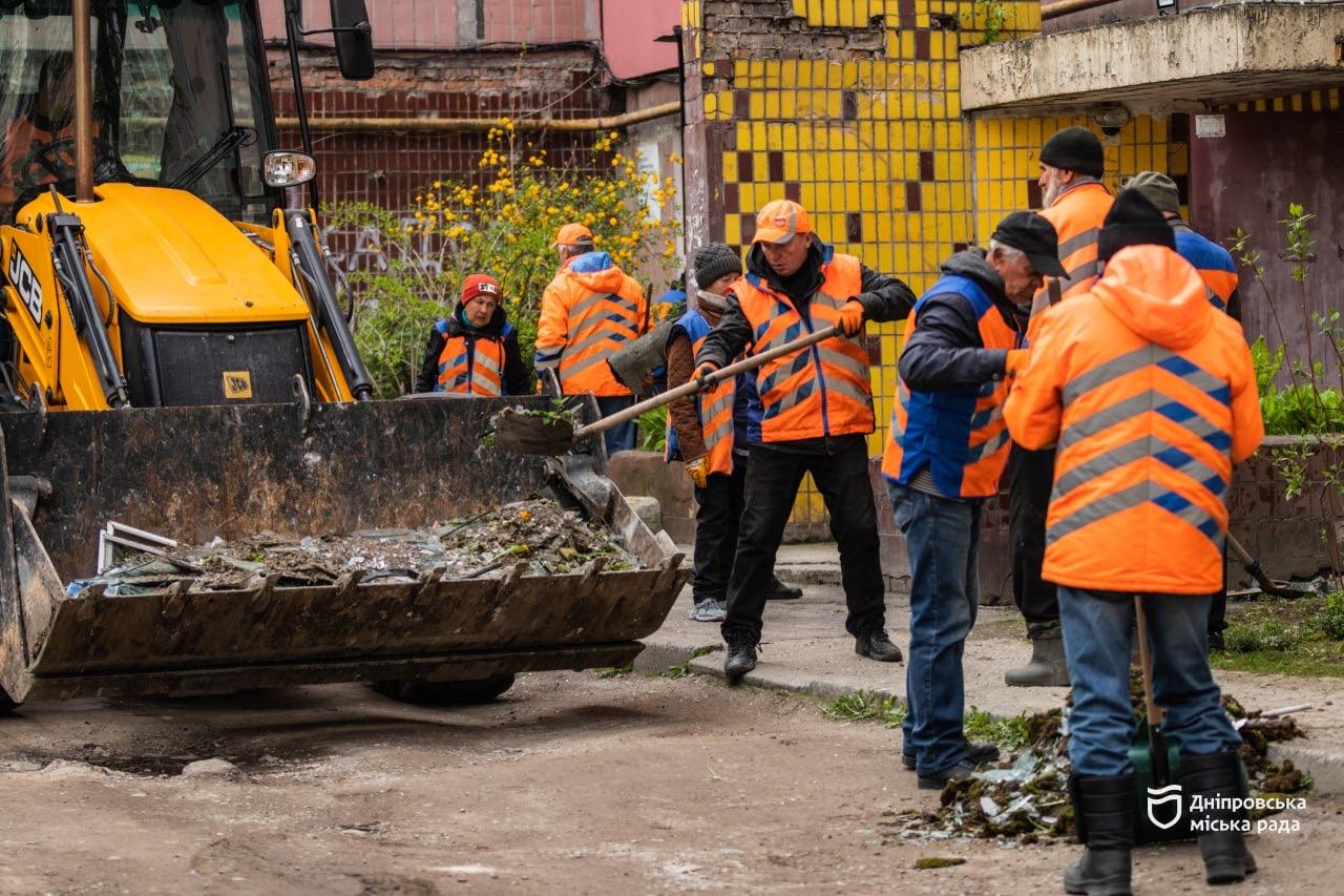 У Дніпрі 23 квітня внаслідок нічної атаки рф зафіксовано пошкодження цивільної інфраструктури на кількох локаціях