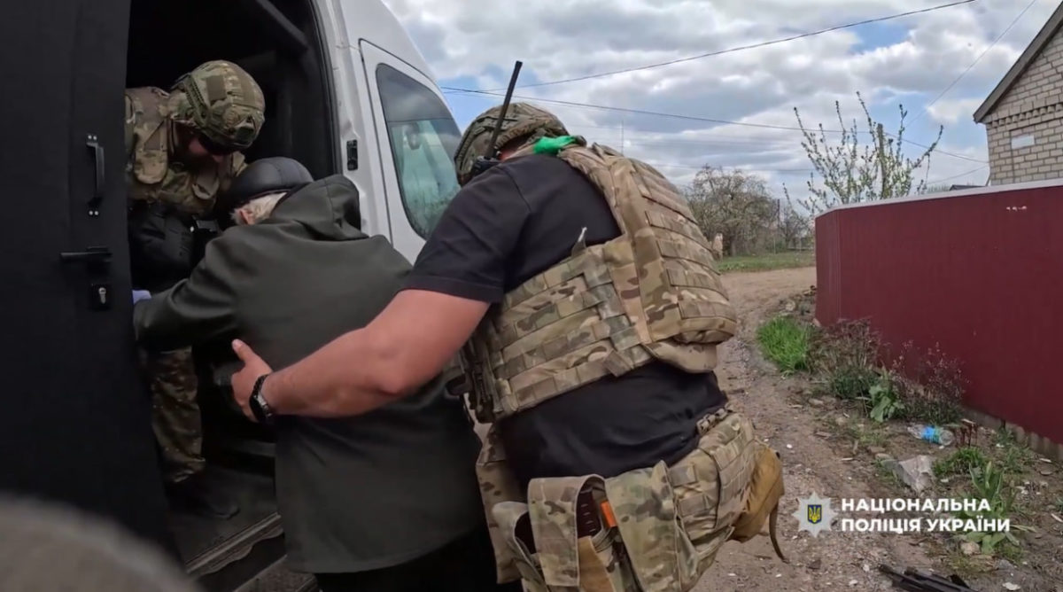 «Накрився ковдрою й вижив»: на Синельниківщині «Білі янголи» рятують людей під обстрілами