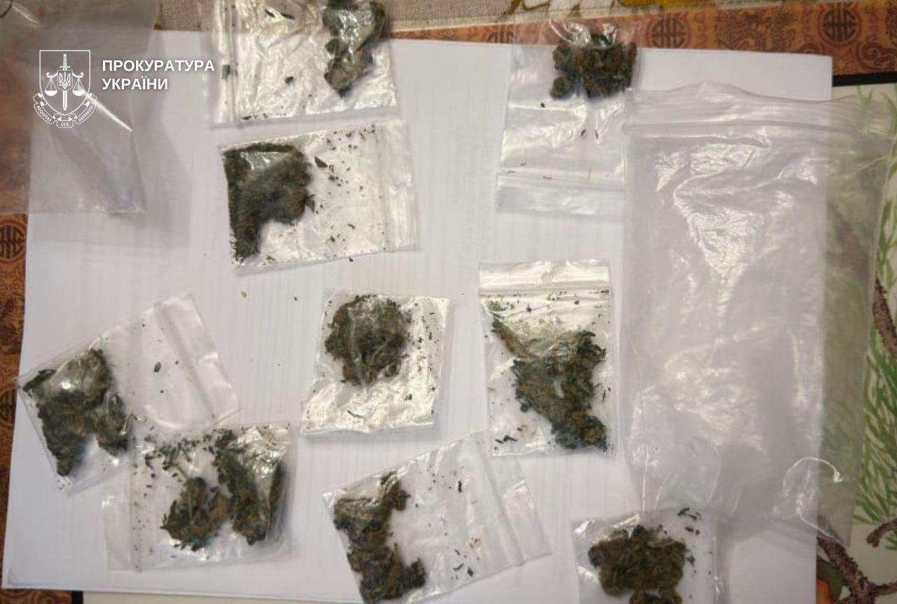 Виготовляли канабіс у домашніх умовах: у Дніпрі викрили нарколабораторію