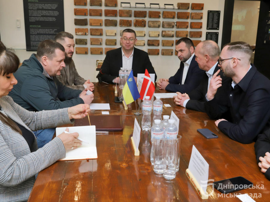 Філатов зустрівся з послом Данії — країни, що надає приголомшливі 3,25 % власного ВВП для допомоги Україні у протистоянні російській агресії