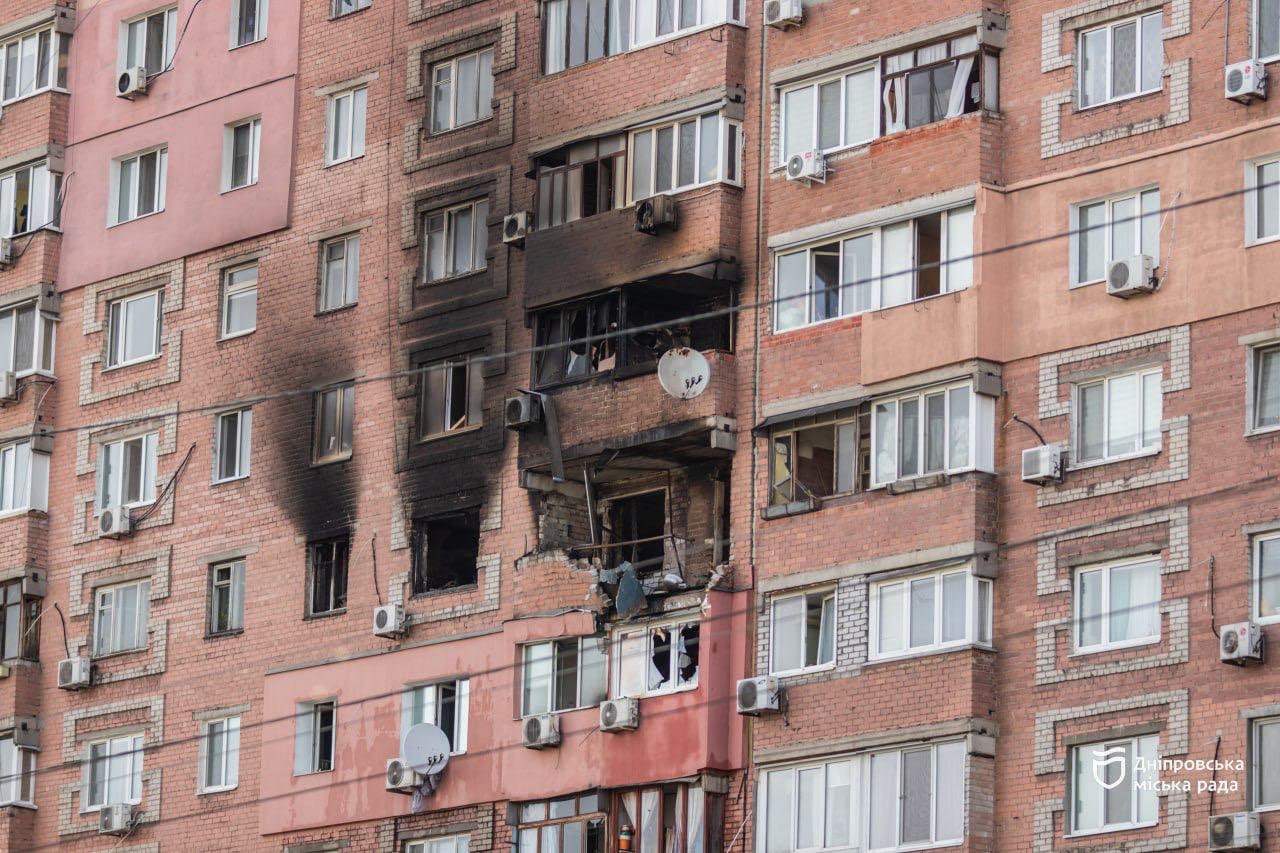 У Дніпрі 23 квітня внаслідок нічної атаки рф зафіксовано пошкодження цивільної інфраструктури на кількох локаціях