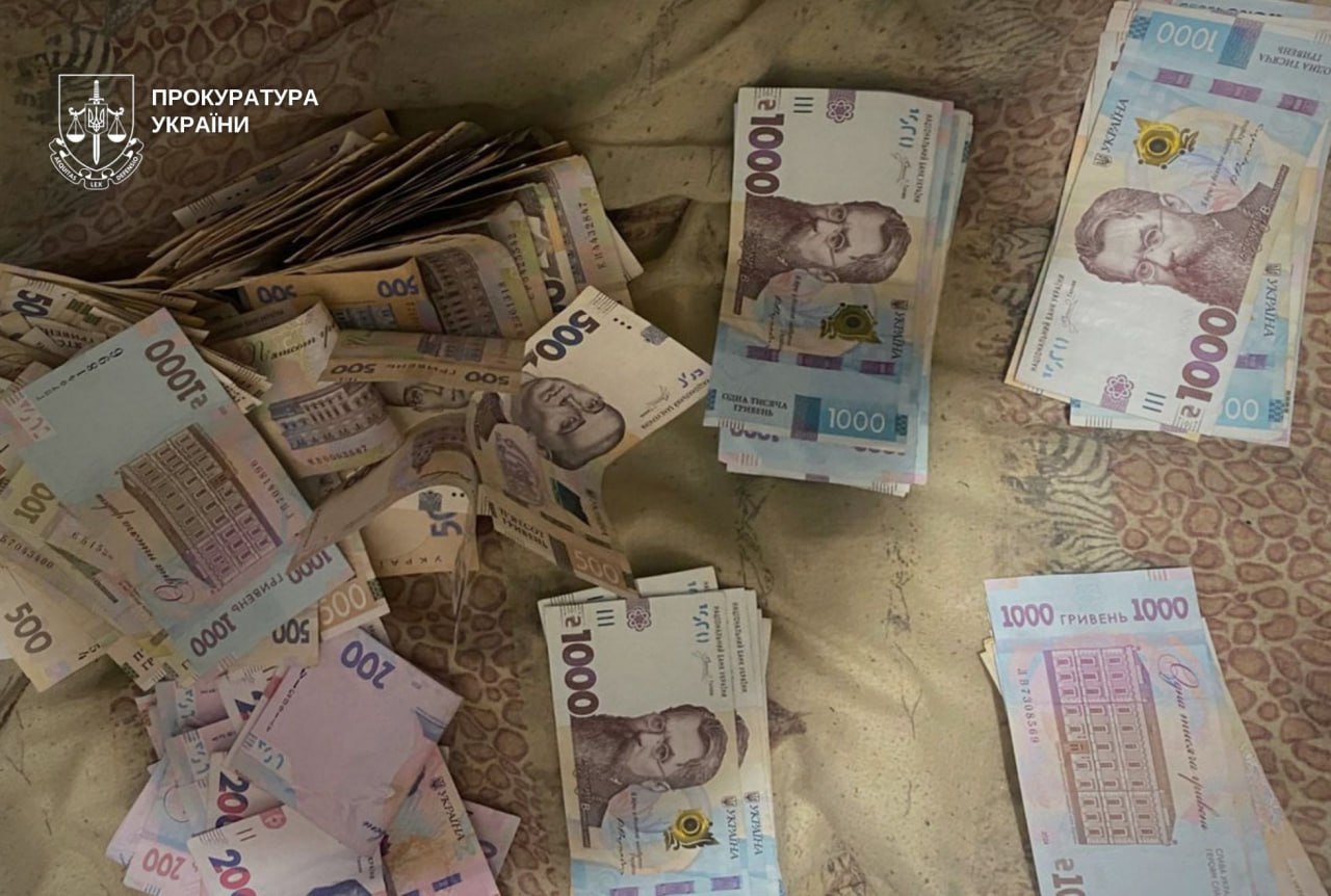 Виготовляли канабіс у домашніх умовах: у Дніпрі викрили нарколабораторію