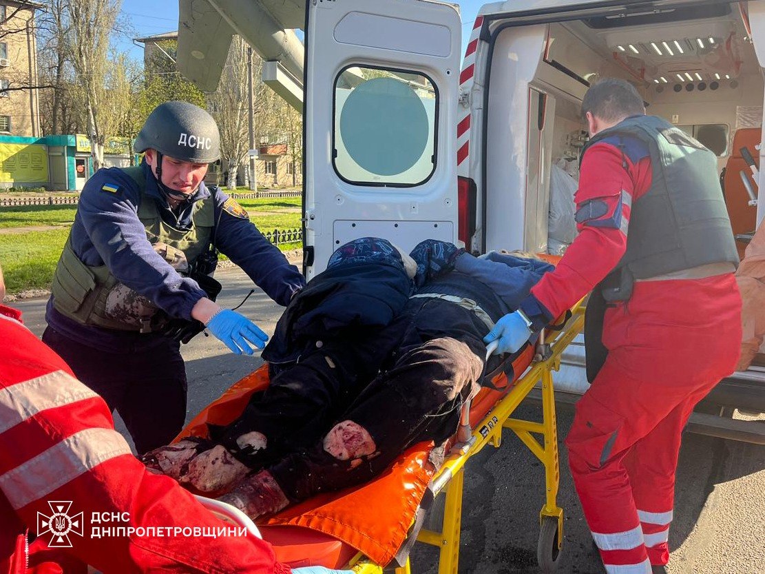 Удар по пасажирському автобусу в Нікополі: загинули троє людей, є поранені