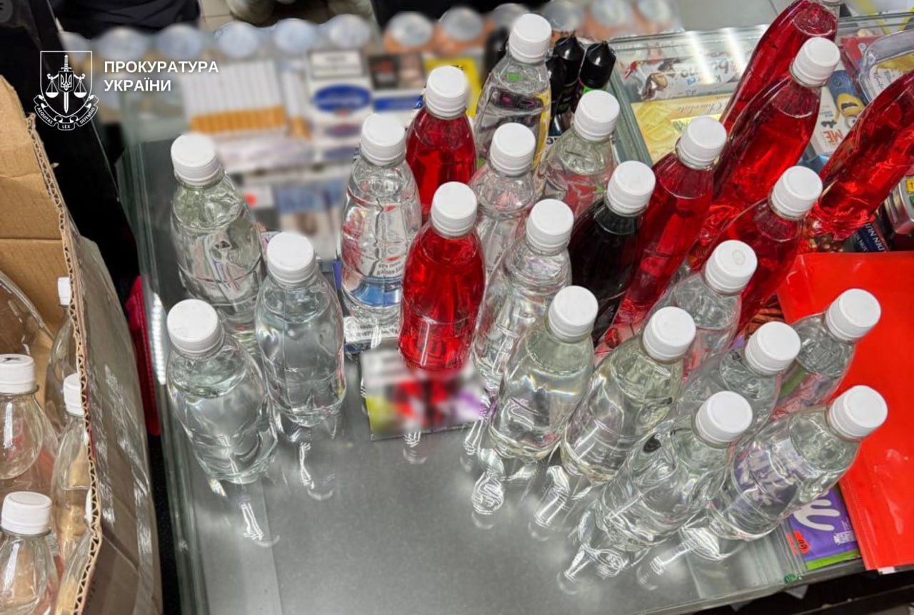 Виготовляли та збували контрафактний алкоголь: на Дніпропетровщині судитимуть п’ятьох учасників групи