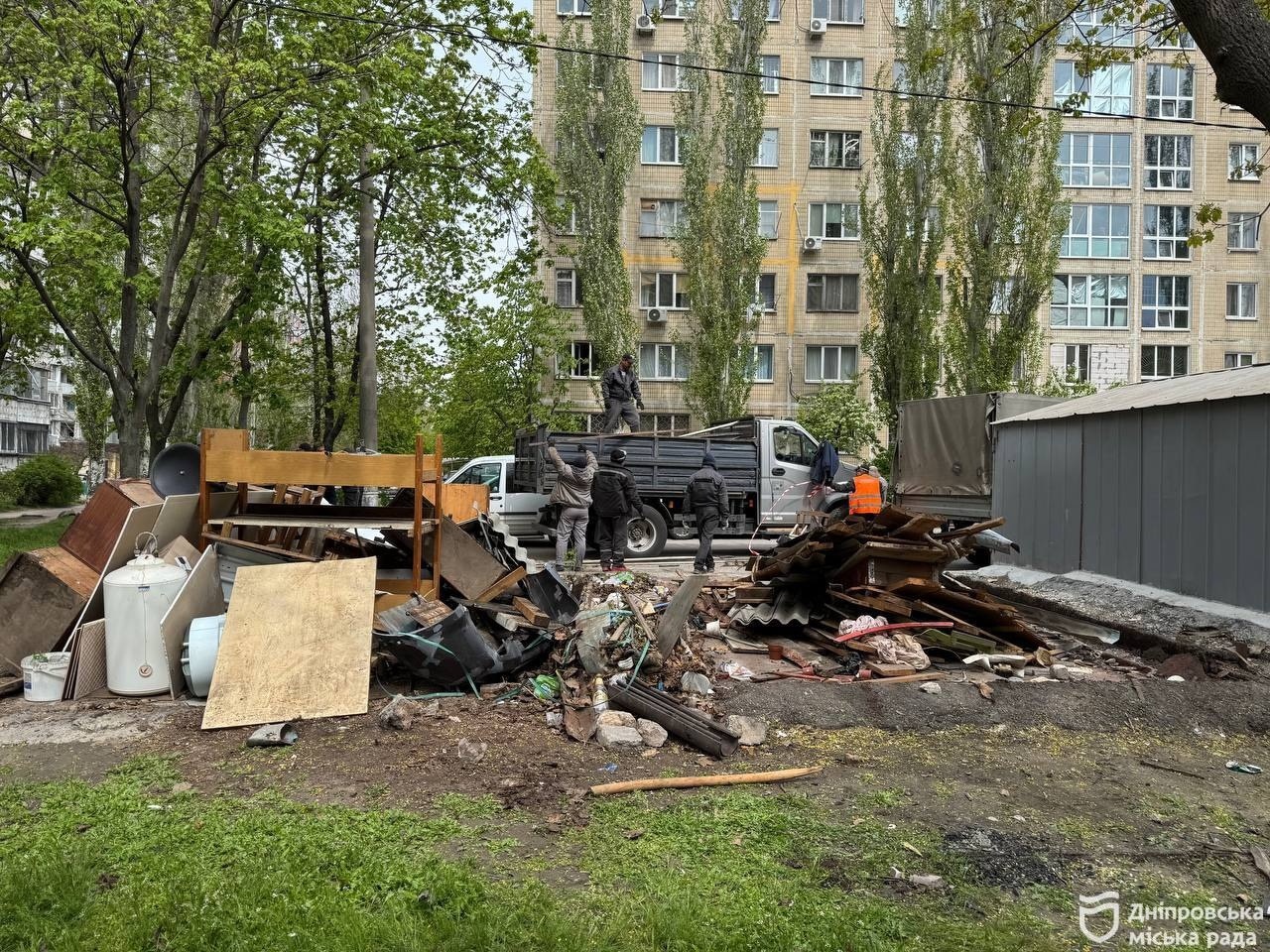 Спочатку попередження, потім — демонтаж: у Дніпрі продовжують боротися із самовільно встановленими спорудами - 23.04.2026