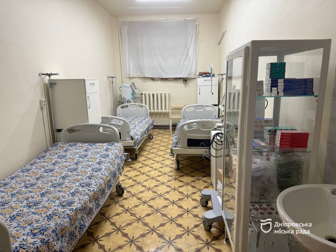 Від операційних до дитячих куточків: як облаштовані укриття у медзакладах Дніпра - 09.04.2026
