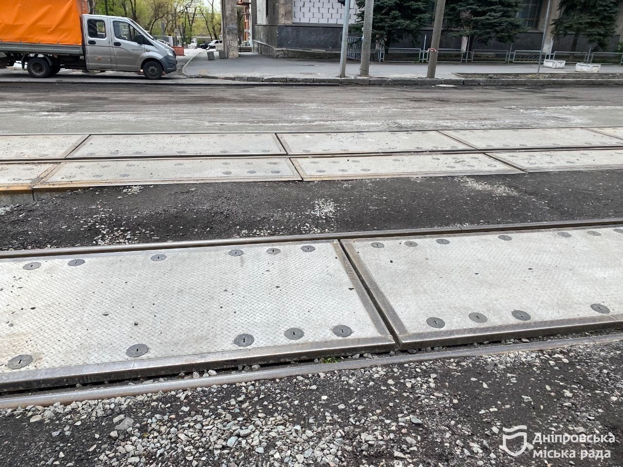 Задля безпеки та комфорту містян: у Дніпрі продовжують оновлювати трамвайні колії в рамках флагманського проєкту «Рух без бар’єрів» - 24.04.2026
