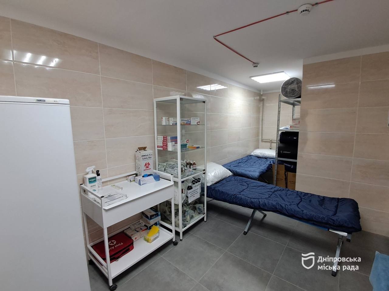 Від операційних до дитячих куточків: як облаштовані укриття у медзакладах Дніпра - 09.04.2026