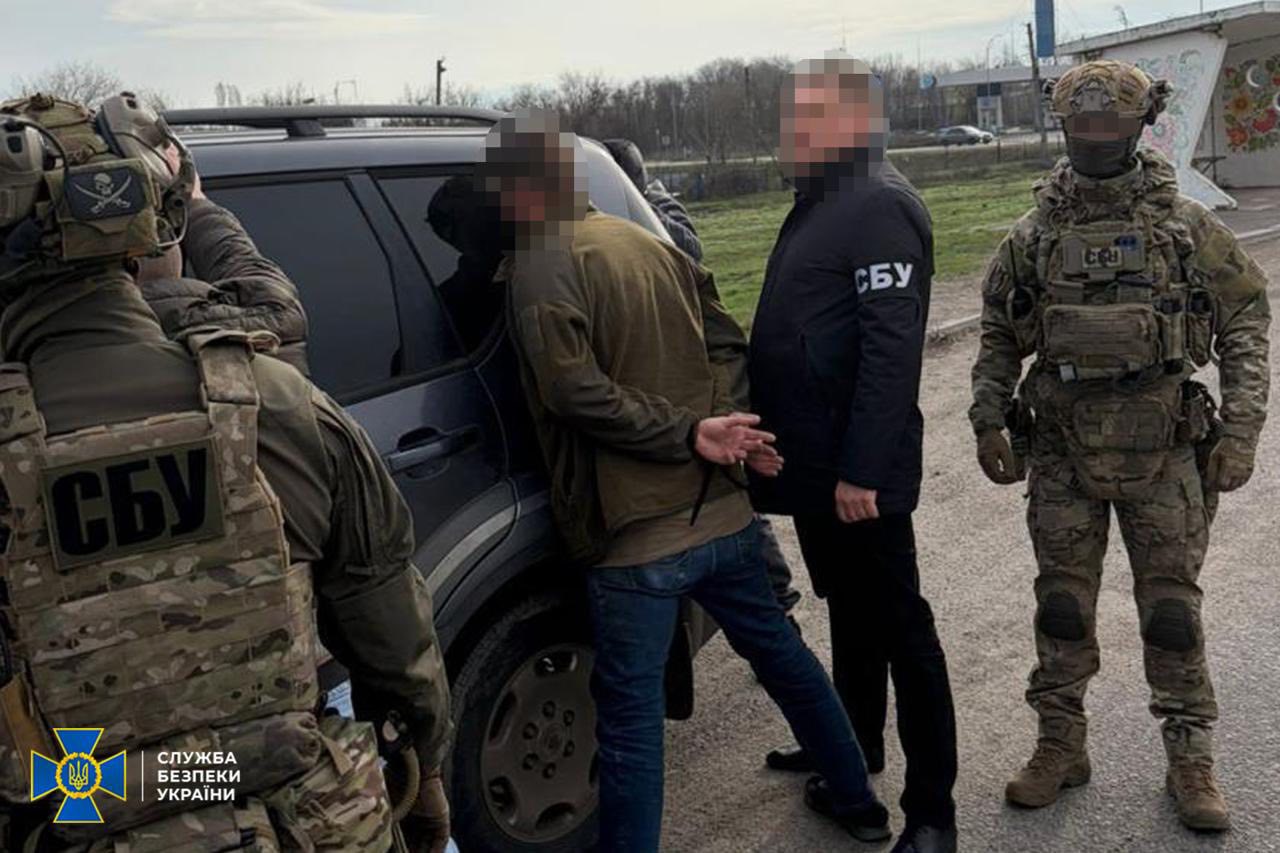 17,5 тисяч доларів за втечу з України: у Дніпрі викрили схему переправлення «ухилянтів» за кордон - 10.04.2026